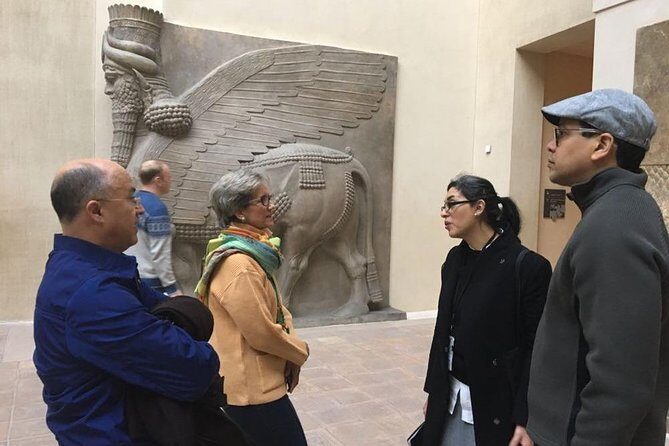 1h30 - Louvre Highlights optional 'families with kids' - Eng/Esp - The highlights you’ll actually see: Mona Lisa to 19th-century art