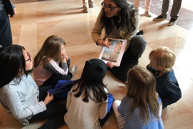 1h30 - Louvre Highlights optional 'families with kids' - Eng/Esp - English vs Spanish and choosing your start time