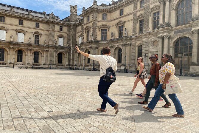 Exclusive Semi-Private Louvre Tour with Mona Lisa, Max 6 People - Meeting under the Pyramid: why the start matters