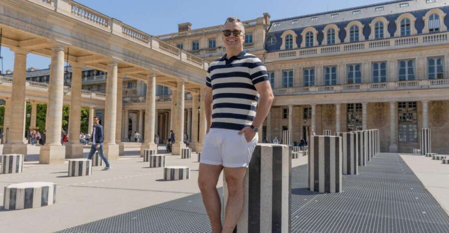 Louvre area photo shoot by Paris photographer - Louvre-area photos that feel personal, not staged