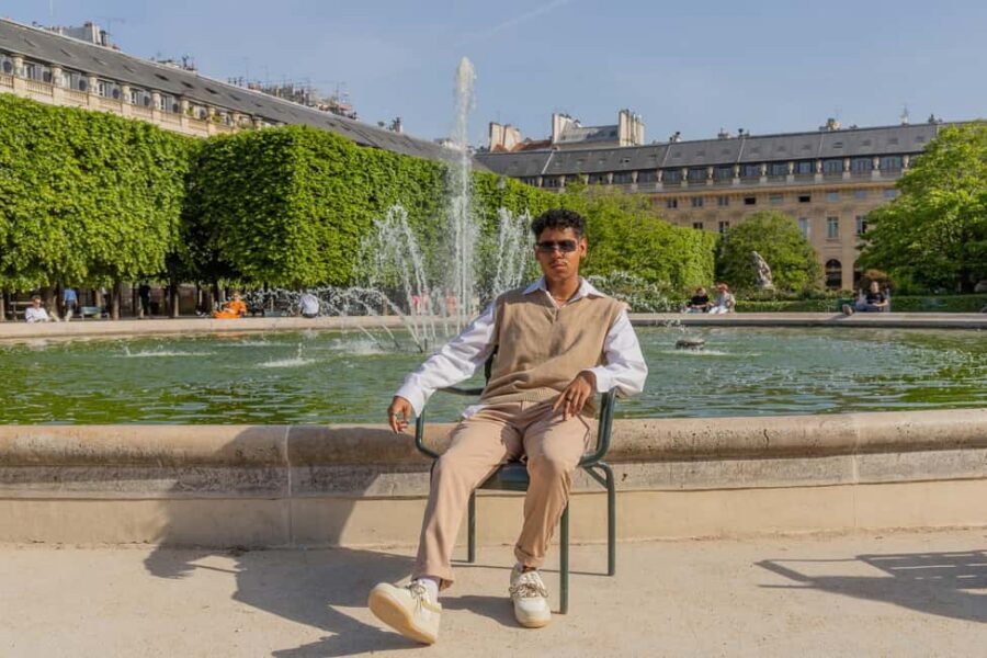Louvre area photo shoot by Paris photographer - What makes Syed Munawir’s sessions stand out