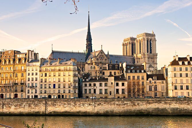 Louvre Evening Escape - Avoid The Crowds! Exclusive Guided Tour - The tour vibe inside: small-group pace and lots of chances to ask