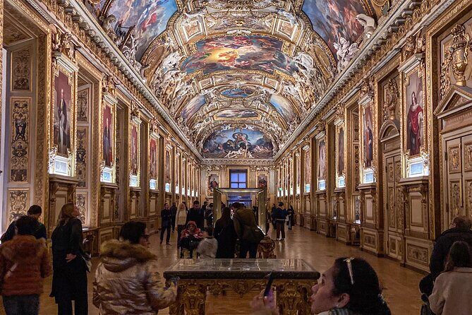 Louvre Highlights & Mona Lisa Guided Tour - Pacing in a crowded museum: small group comfort