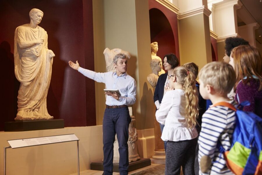 Louvre Masterpieces Private Guided Tour with Reserved Access - Entering through the Pyramid and Louis XIV statue meet-up