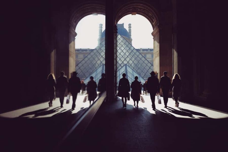 Louvre & Mona Lisa Small Group Tour with Reserved Entry - Why the small group (12 or fewer) changes the feel of the Louvre