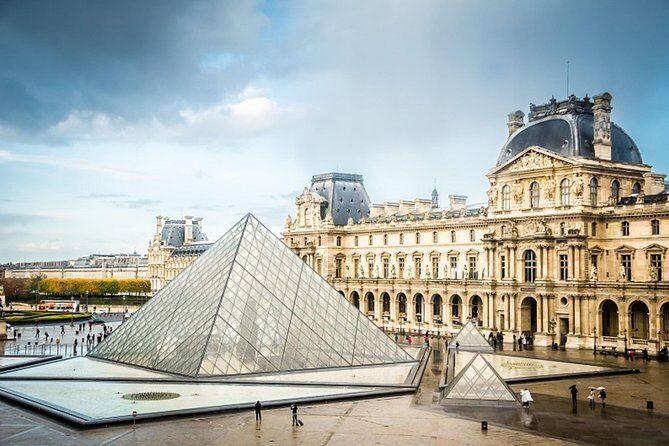Louvre Museum and Seine River Cruise Tickets by e-mail - Getting your QR code and lining up at the Louvre
