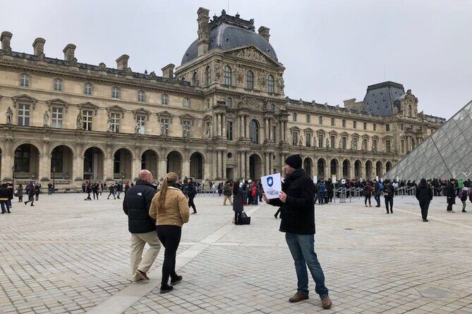 Louvre Museum: Guided Tour at Closing Time with Mona Lisa - Winged Victory and Venus de Milo: the statues you’ll remember