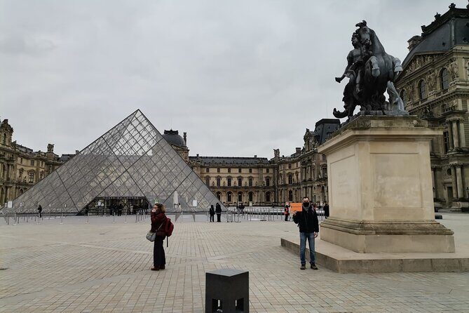 Louvre Museum Guided Tour Options with Timed Entry - Inside with a private guide: what you’re paying for