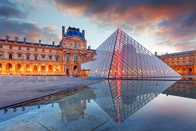Louvre Museum - Private Family Tour with Da Vinci Treasure Hunt - Meet your guide outside the museum and reduce the mental load