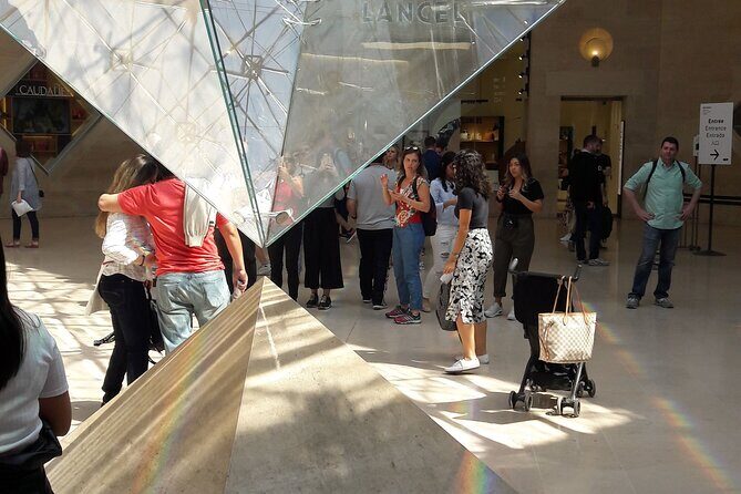 Louvre Museum Timed Entry Ticket with Audio Guide in 4 languages - Using the 4-Language Digital Audio Guide (Without Getting Tricked by Tech)