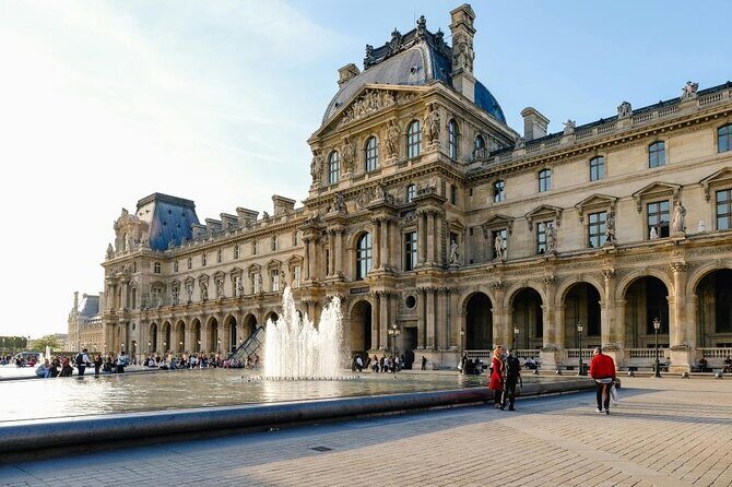 Louvre Priority Access with Mona Lisa Escort or Guided Option - Managing the crowd: what will make or break your day