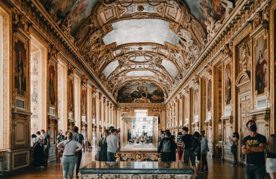 Night at the Louvre Museum: 6-people Max Guided Exploration - The Guide Moment: Humor, Timing, and When to Ask for Highlights