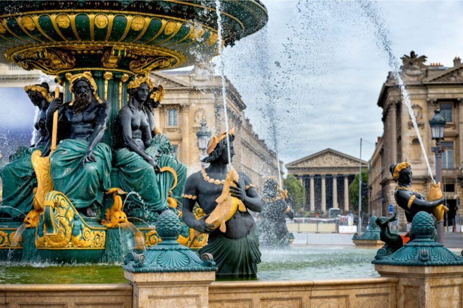 Paris: City Tour with Louvre Tickets & Cider with a Crepe - Sainte-Chapelle: stained glass that changes the lighting