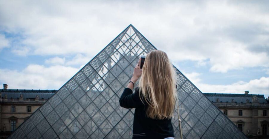Paris: City Tour with Louvre Tickets & Cider with a Crepe - Conciergerie and Notre-Dame area: Marie Antoinette’s story in context