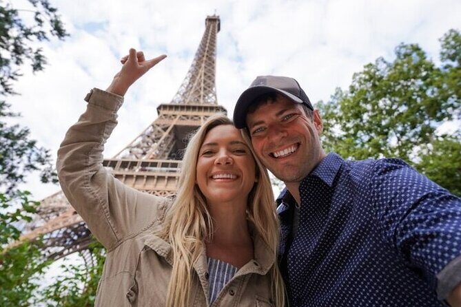 Paris Day Tour with Eiffel Tower, Louvre and Cruise Max 6 People - Montmartre morning: art district energy before the crowds