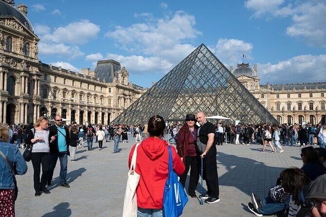 Paris Day Tour with Eiffel Tower, Louvre and Cruise Max 6 People - Lunch break without the stress: pick your own pace