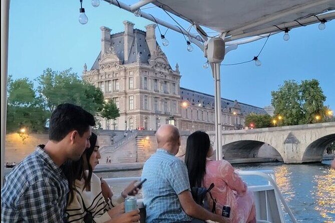 Paris Day Tour with Eiffel Tower, Louvre and Cruise Max 6 People - Sainte-Chapelle and the Conciergerie area: Gothic on the move