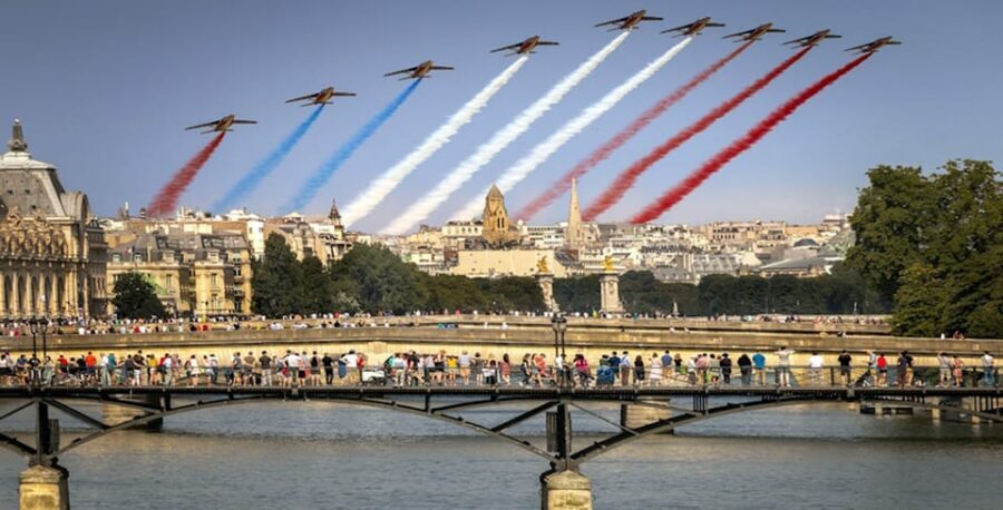 Paris for first-timers – from Notre-Dame to the Louvre - Pont-Neuf, Pont des Arts, and Seine photo power
