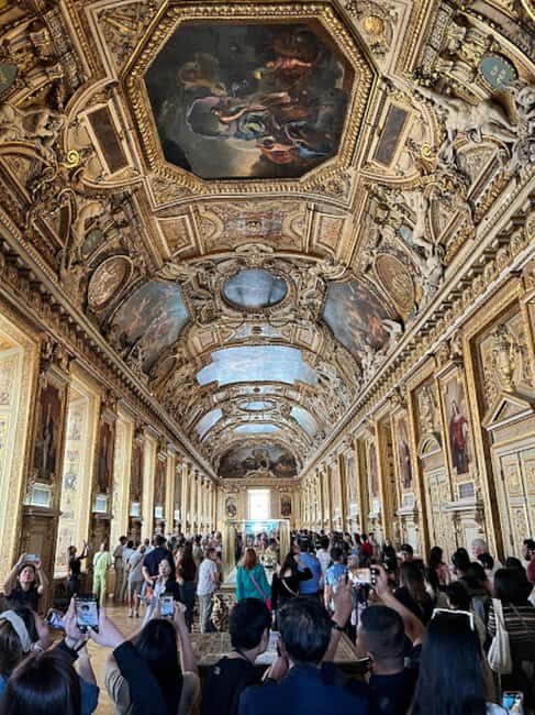 Paris: Guided tour in PORTUGUESE at the Louvre-semi-private - Guides in Portuguese: what you’ll likely feel from the way it’s taught