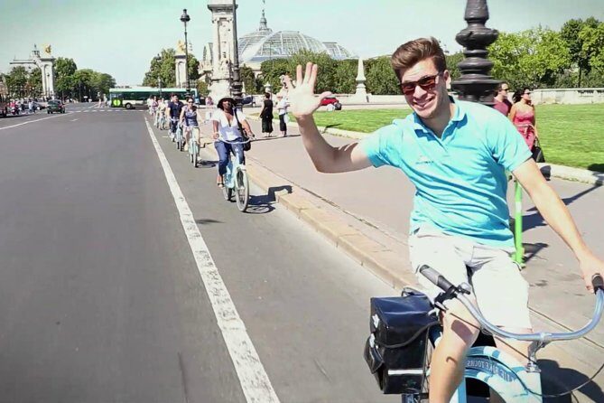 Paris Highlights Bike Tour: Eiffel Tower, Louvre and Notre-Dame - Key highlights you’ll feel fast