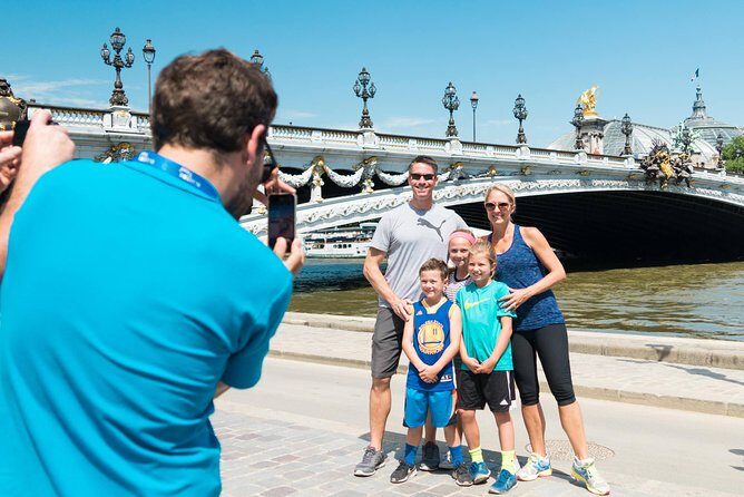 Paris Highlights Bike Tour: Eiffel Tower, Louvre and Notre-Dame - Stop-by-stop: Eiffel Tower, Notre-Dame, Louvre, and Musée d’Orsay