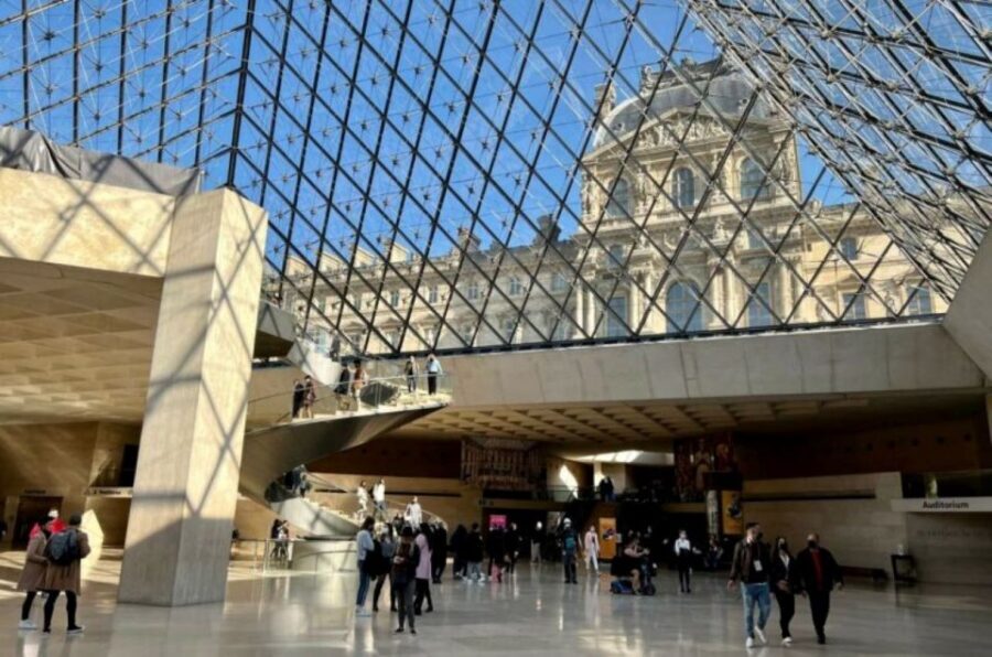 Paris Louvre Exclusive Semi Private Guided Tour Max 6 People - Quick logistics you should plan for