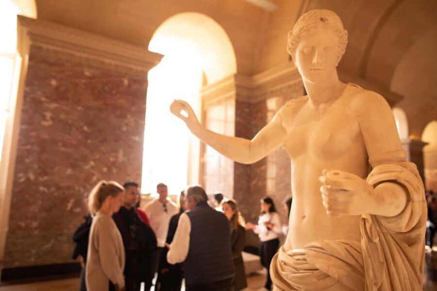 Paris Louvre Exclusive Semi Private Guided Tour Max 6 People - Inside the Louvre for 150 minutes: the highlights that actually stick