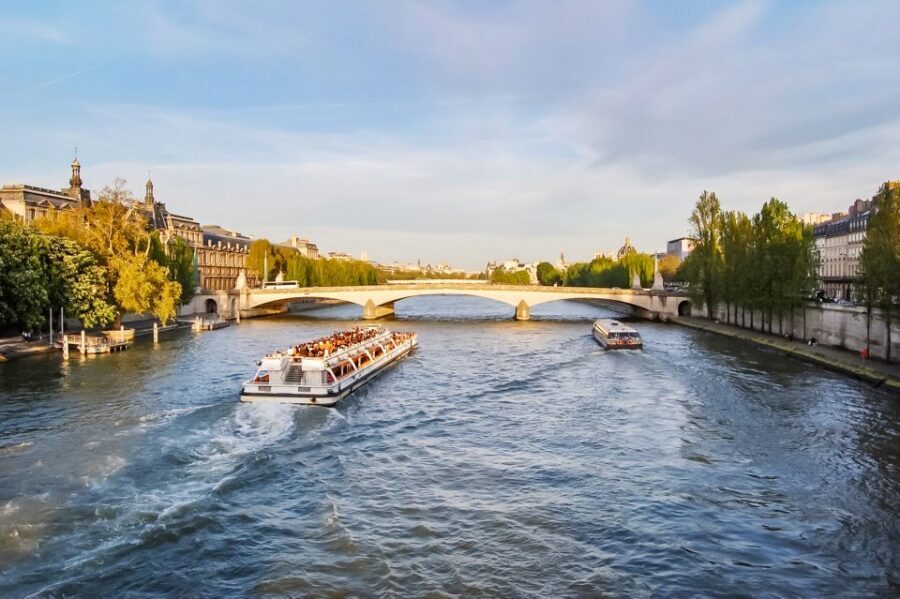 Paris: Louvre Guided Tour with Reserved Access & Boat Cruise - Key points to know