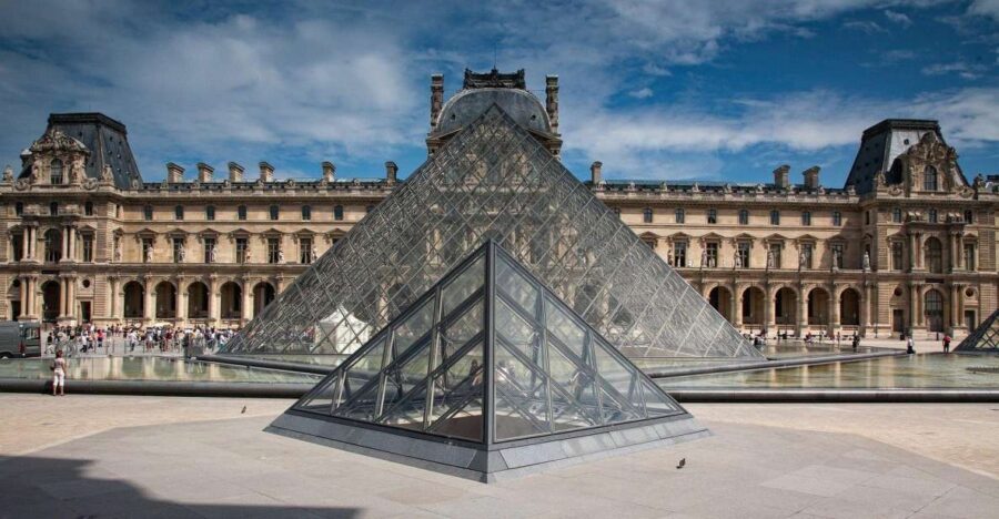 Paris: Louvre Masterpieces Private Tour with Reserved Entry - Guides make the difference inside a 2-hour Louvre sprint
