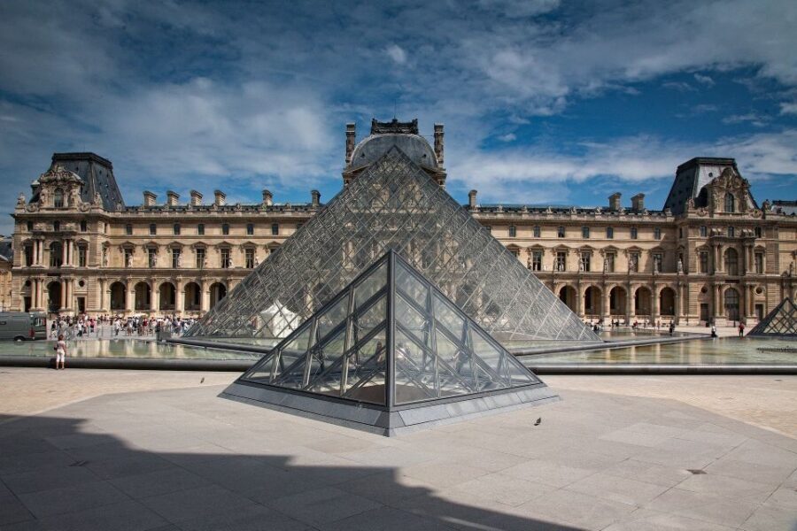 Paris: Louvre Masterpieces Private Tour with Reserved Entry - The route: from Louvre Museum power points to three icon stops