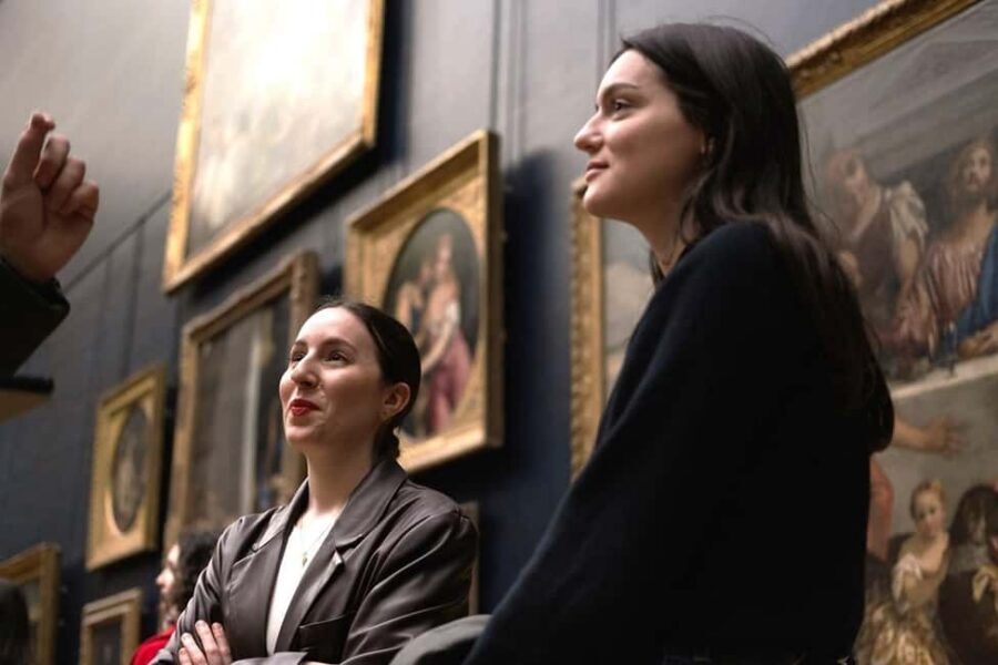 Paris: Louvre Masterpieces Tour with Pre-Reserved Tickets - Guide style: licensed expertise with room for personality