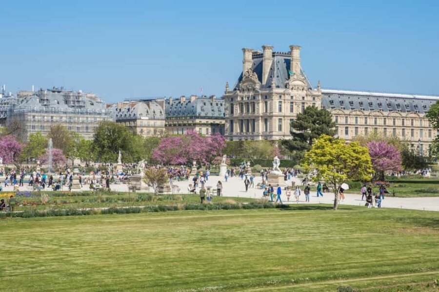 Paris: Louvre Museum Fast Entry and Hop-On Hop-Off Bus Tour - Know what to bring (and what to leave behind)