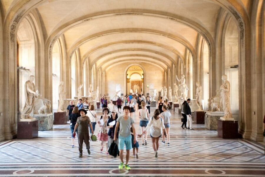 Paris: Louvre Museum Guided Tour - Guide Styles: What You Can Learn from Julien, Monty, and Others