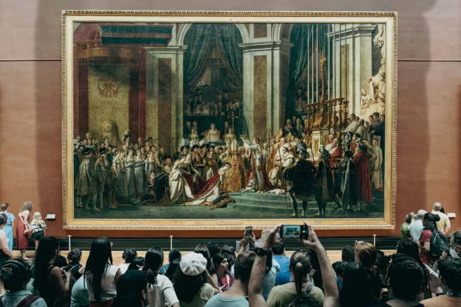 Paris: Louvre Museum Hosted Entry & Masterpieces Audio Guide - The host meeting at Benlux Duty Free Shop: your real starting line
