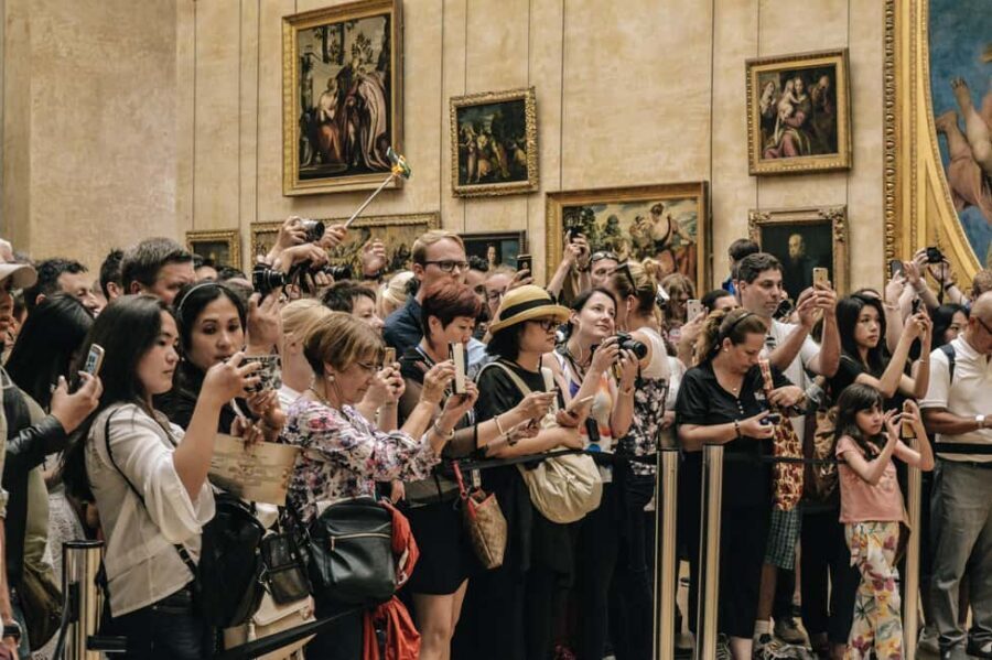 Paris: Louvre Museum Hosted Entry & Masterpieces Audio Guide - Your Louvre route in practice: from Mona Lisa outward