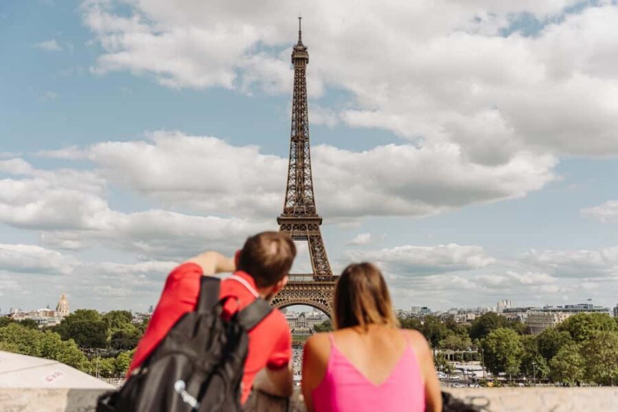 Paris: Louvre or Orsay, Eiffel Tower, City Walk & Cruise - Montmartre to the Eiffel Tower: how this tour strings Paris together