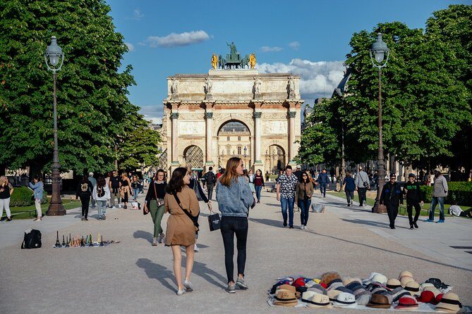 Paris Louvre PRIVATE TOUR with a Local Private Guide - Crown jewels artifacts: a smart curveball