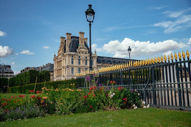 Paris Louvre PRIVATE TOUR with a Local Private Guide - How private pacing helps your attention (especially with crowds)