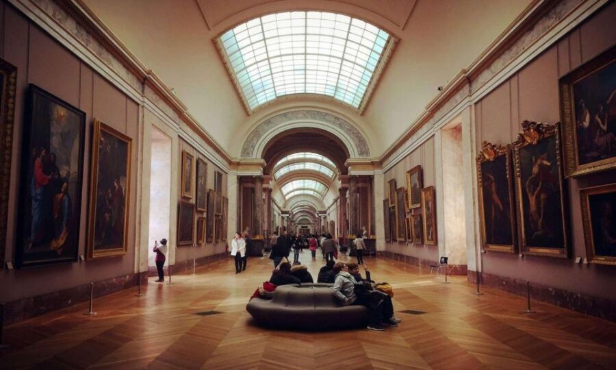 Paris: Louvre Ticket with Audioguide App and Seine Cruise - Louvre in your pocket: the audioguide app
