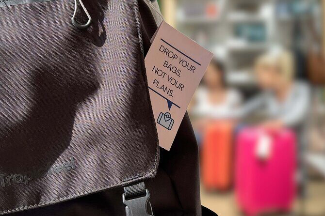 Paris: Luggage Storage close to Louvre Museum - Drop your bags at Café des Artes by Pont Neuf and the Louvre