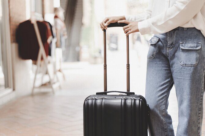 Paris: Luggage Storage close to Louvre Museum - Your bag-free sightseeing window near the Louvre