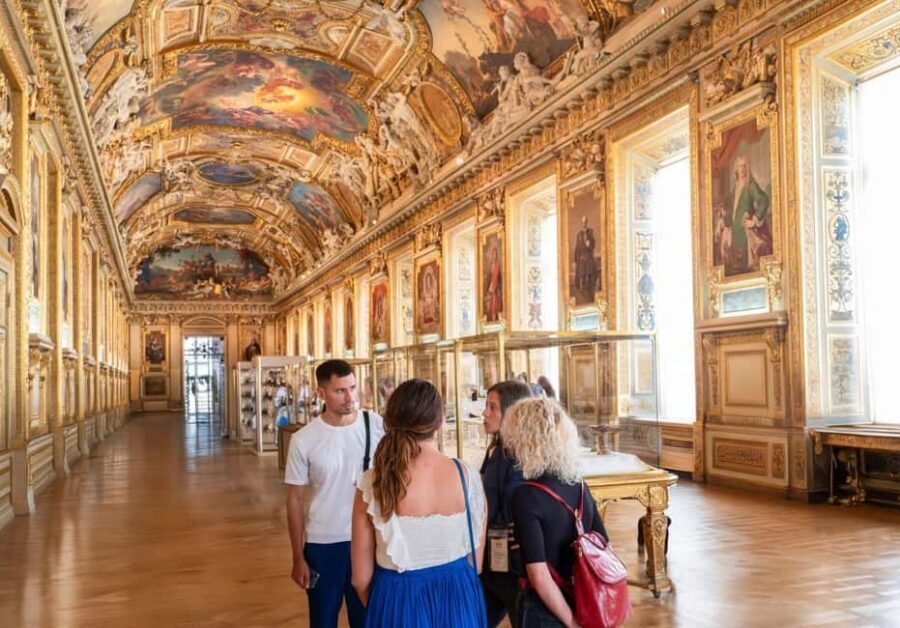 Paris: Montmartre, Notre-Dame, & Louvre Tour with Cruise - Île de la Cité: medieval streets and the Notre-Dame area without the stress