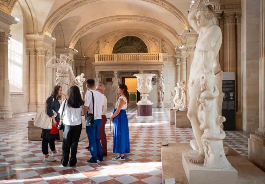 Paris: Montmartre, Notre-Dame, & Louvre Tour with Cruise - One-hour Seine cruise: your calm finale with commentary
