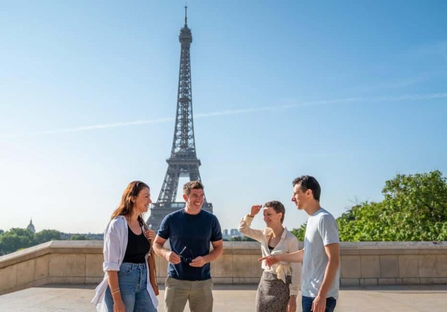 Paris: Montmartre, Notre-Dame, & Louvre Tour with Cruise - Starting at Place des Abbesses: the easiest way to begin Montmartre