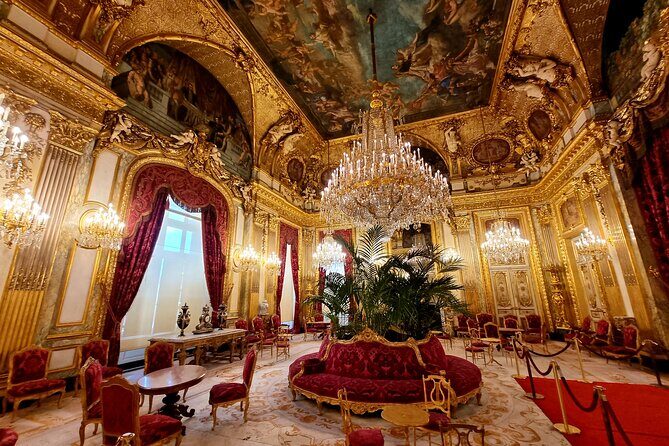 Paris Private Day Tour including Louvre Masterpieces Private Tour - Place de la Concorde: a short lesson on the French Revolution