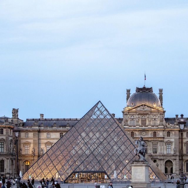 Paris: Sightseeing tour of Paris and Louvre Guided tour - What the luxury vehicle and 8-hour timing mean for you