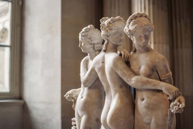 Paris: Skip-the-Line Louvre Highlights Tour with Mona Lisa - Mona Lisa and Venus de Milo: iconic, but plan for crowd reality