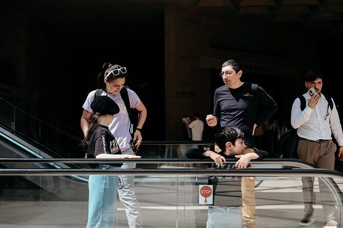 Priority ticket without waiting for the Louvre Museum - Meeting point reality check: avoid the confusion