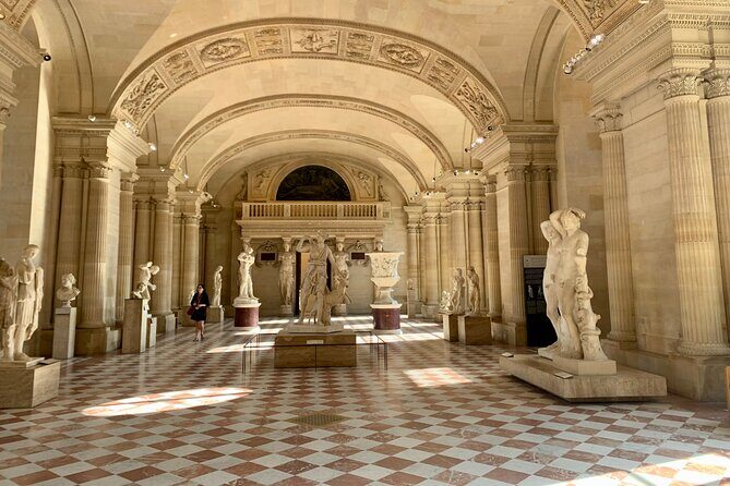 PRIVATE Louvre Wonders & Hidden Treasures Visit - Claudio’s approach: guided, gentle, and actually responsive