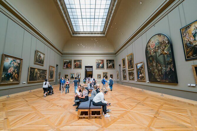 Small-Group Louvre Museum Masterpieces Tour with Access - Small-Group Size: Why 12 People Feels Different